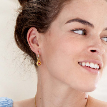 halcyon-earring-gold-with_gem-model