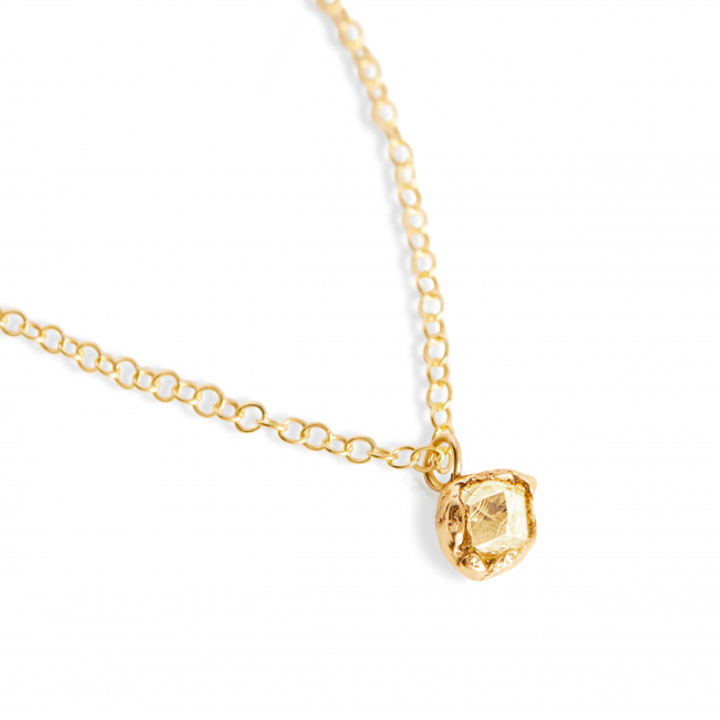 ocean_diamond_pendant_necklace_close_up